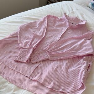 Great shirt, never worn. Pinched sleeve so no need to roll up